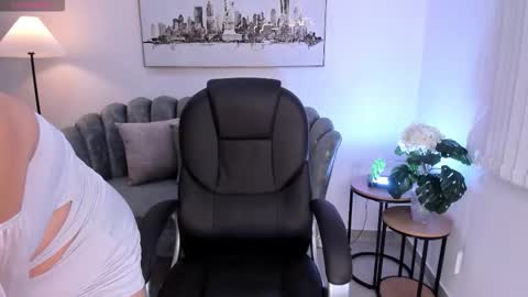 Snapshot of thiara_scarlet chatting on February 2026 08:18:02 PM thiara online show from February 2026 08:18:02 PM