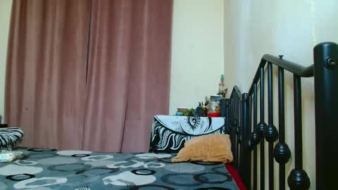 Snapshot of thichslutx chatting on December 2025 07:44:01 PM Maria online show from December 2025 07:44:01 PM