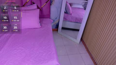 Snapshot of thickbrunnett chatting on November 2025 11:36:02 AM SOFIA online show from November 2025 11:36:02 AM