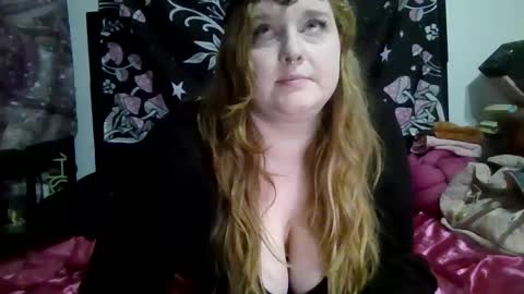 Snapshot of thickgingergoddess chatting on December 2025 07:02:02 AM Ariel online show from December 2025 07:02:02 AM
