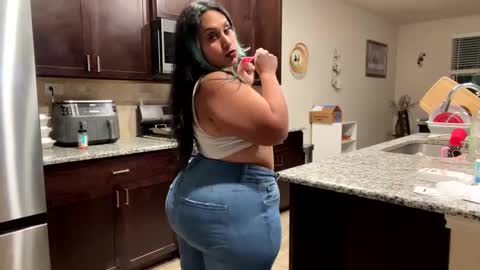 Snapshot of thickmorena chatting on October 2025 04:22:01 AM thickmorena online show from October 2025 04:22:01 AM