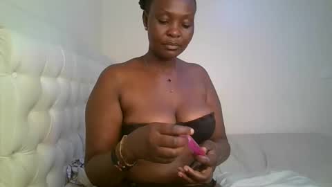 Snapshot of thicky_rue chatting on December 2025 07:53:02 PM Rue online show from December 2025 07:53:02 PM