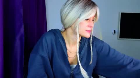 thief_of_hearts_ online show from November 2025 10:42:01 PM