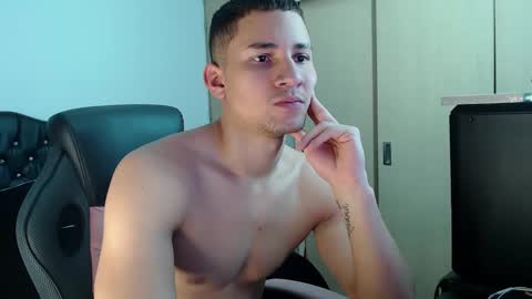 Snapshot of thin_tommy11 chatting on January 2025 02:22:02 AM thin_tommy11 online show from January 2025 02:22:02 AM