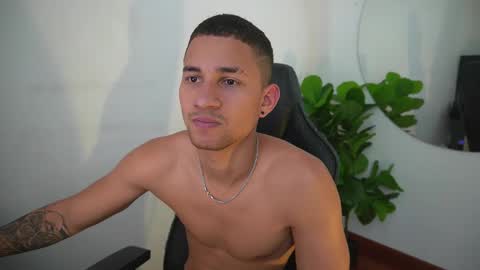 Snapshot of thin_tommy11 chatting on December 2025 08:49:02 PM thin_tommy11 online show from December 2025 08:49:02 PM