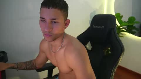 Snapshot of thin_tommy11 chatting on January 2026 10:01:01 PM thin_tommy11 online show from January 2026 10:01:01 PM