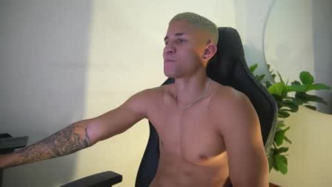 Snapshot of thin_tommy11 chatting on February 2026 10:04:01 PM thin_tommy11 online show from February 2026 10:04:01 PM