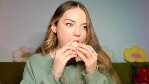 Snapshot of thisisamelia chatting on December 2024 06:20:02 PM Amelia shows on mondays fridays and sundays if anything changes im giving updates on my fansly online show from December 2024 06:20:02 PM