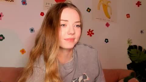 Snapshot of thisisamelia chatting on October 2025 06:15:01 PM Amelia shows on mondays fridays and sundays if anything changes im giving updates on my fansly online show from October 2025 06:15:01 PM