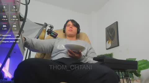Snapshot of thom_ohtani chatting on June 2026 11:42:01 PM thom_ohtani online show from June 2026 11:42:01 PM