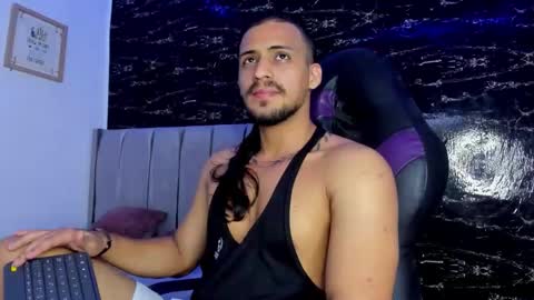 Thomas online show from December 2025 07:53:02 PM