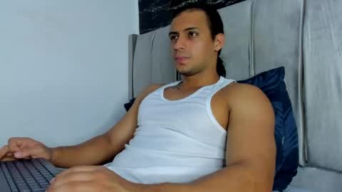 Snapshot of thomas__wayne chatting on May 2026 12:00:01 PM Thomas online show from May 2026 12:00:01 PM