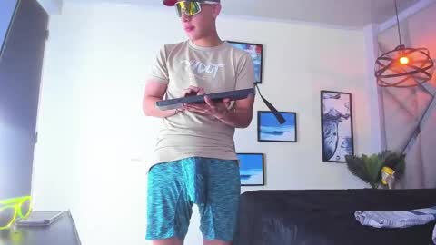 Snapshot of thomas_may4rs chatting on February 2025 10:23:01 AM ---Thomas--- online show from February 2025 10:23:01 AM