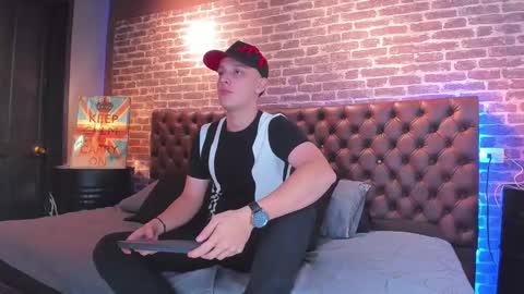 Snapshot of thomas_may4rs chatting on February 2025 04:18:02 AM ---Thomas--- online show from February 2025 04:18:02 AM