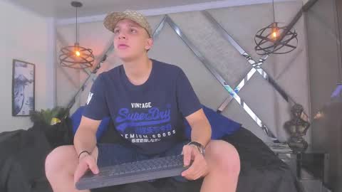 Snapshot of thomas_may4rs chatting on February 2025 07:22:02 AM ---Thomas--- online show from February 2025 07:22:02 AM