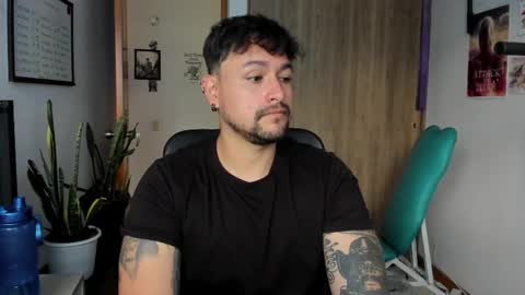 Snapshot of thomas_rol chatting on December 2025 05:41:02 PM Thomas online show from December 2025 05:41:02 PM