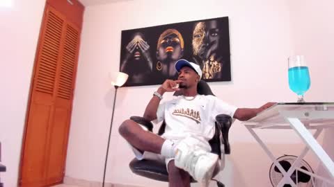 Snapshot of thomas_shelbys chatting on January 2025 03:43:02 AM Thomas online show from January 2025 03:43:02 AM