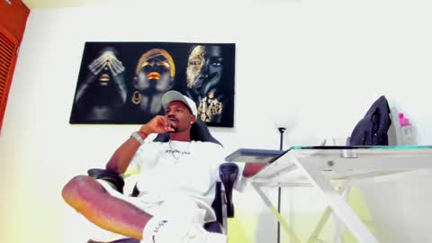 Snapshot of thomas_shelbys chatting on February 2025 03:40:01 PM Thomas online show from February 2025 03:40:01 PM