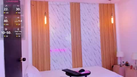 Thomas online show from October 2025 12:20:01 PM