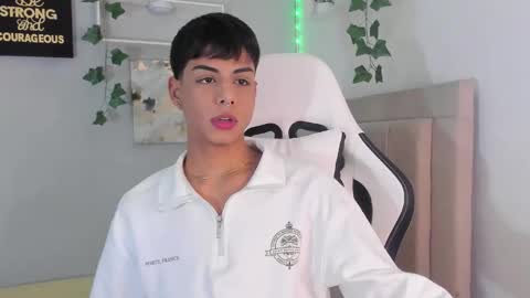 Thomas online show from September 2025 07:52:02 AM