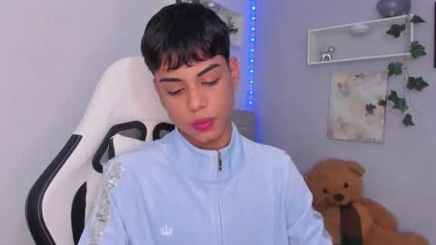 Thomas online show from November 2025 01:18:02 AM