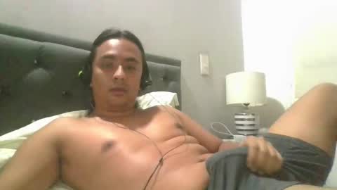 Snapshot of thomasbbc25 chatting on January 2025 11:05:01 PM Thomas online show from January 2025 11:05:01 PM