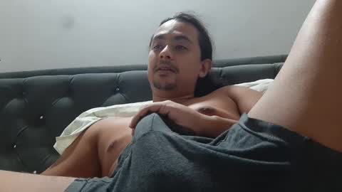 Snapshot of thomasbbc25 chatting on December 2025 04:20:02 AM Thomas online show from December 2025 04:20:02 AM