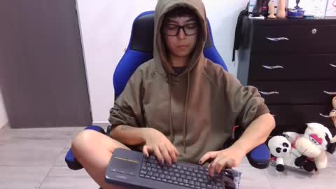 Snapshot of thomascooper_cams chatting on December 2025 07:10:01 PM VALERIA online show from December 2025 07:10:01 PM