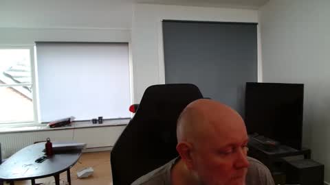 thomash32 online show from December 2025 10:31:01 AM