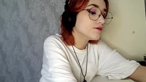 Snapshot of thomasvicknair chatting on December 2025 11:41:02 AM Lina online show from December 2025 11:41:02 AM