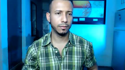 Snapshot of thommerxxx chatting on December 2025 04:22:01 AM Thom online show from December 2025 04:22:01 AM