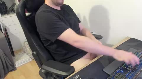 thommy2008 online show from November 2025 12:16:02 PM