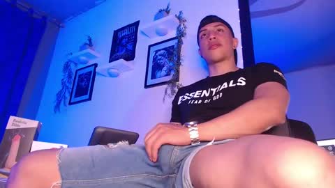 Snapshot of thomsevery_ chatting on December 2024 01:22:01 AM Thoms Every online show from December 2024 01:22:01 AM