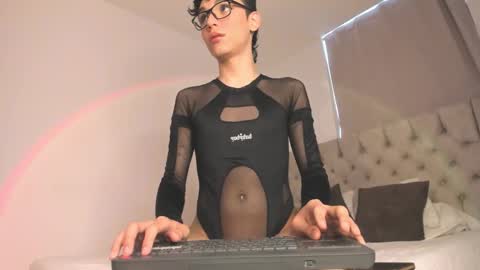 Snapshot of thomythompson chatting on September 2025 03:45:01 PM Thomy T online show from September 2025 03:45:01 PM