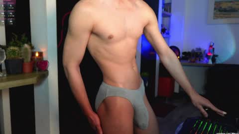   L e a n d e r   25OFF ON MY OF online show from April 2026 03:51:01 PM