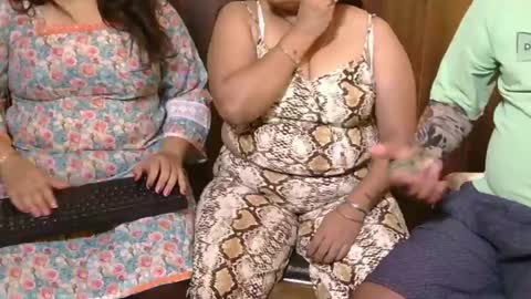 kabir 32 guy khushi 31 wife kavya 23 sexy frnd online show from July 2026 05:56:02 AM