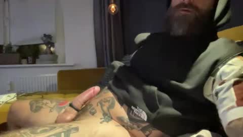 Snapshot of throatface_killah chatting on October 2025 02:00:01 AM throatface_killah online show from October 2025 02:00:01 AM