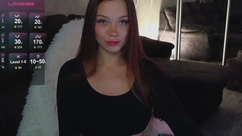 tia__moon online show from November 2025 06:04:02 PM