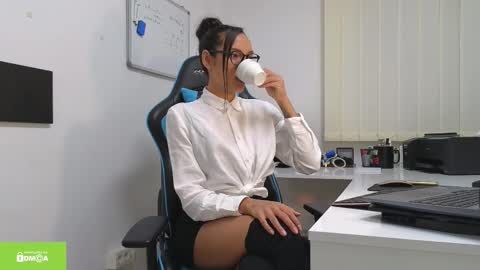 Snapshot of tia_j chatting on October 2025 05:43:02 PM tia_j online show from October 2025 05:43:02 PM