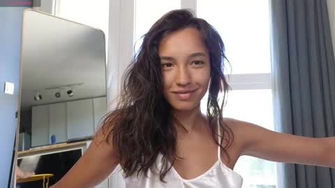 tia_j online show from May 2026 07:15:02 AM