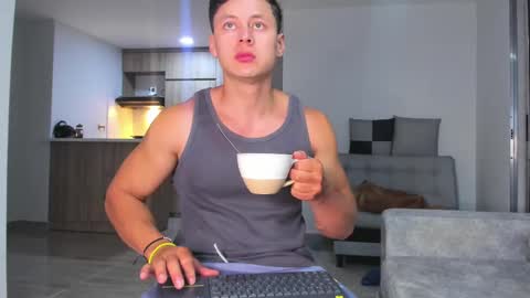 Snapshot of tiago_goez chatting on September 2025 11:52:01 PM santiago online show from September 2025 11:52:01 PM