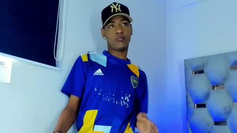 tiago_xxx_ online show from October 2025 09:28:02 PM