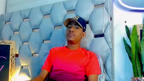 tiago_xxx_ online show from November 2025 02:43:01 AM