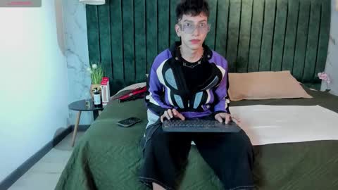 Tiam Muller online show from December 2025 03:33:01 AM