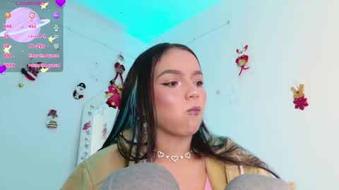 Tiana Le online show from November 2025 09:13:01 PM