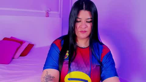 tiannagloww online show from February 2026 06:53:01 PM