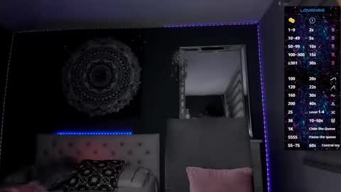 Tian Zilac online show from November 2025 12:21:01 AM