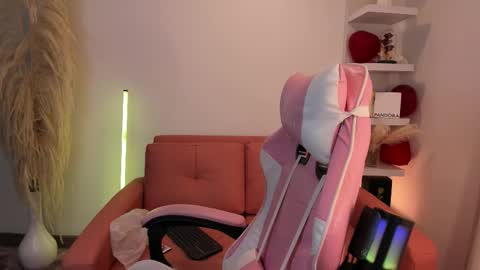 Tiffany online show from March 2026 04:03:02 AM