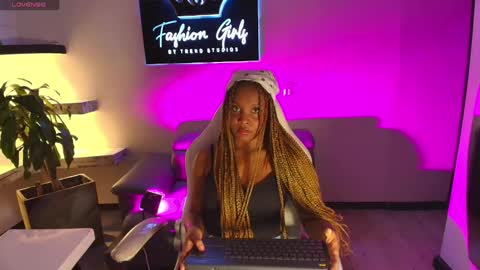 Snapshot of tifanytaylor1_ chatting on February 2025 04:57:01 AM TIFF online show from February 2025 04:57:01 AM
