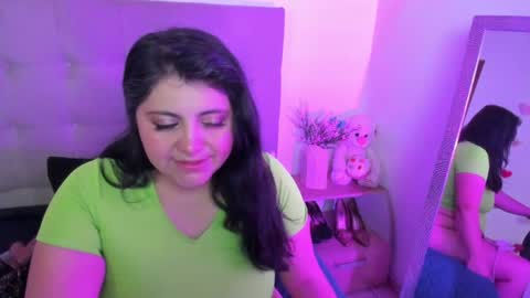 Tiff Luxx online show from April 2026 02:33:02 PM